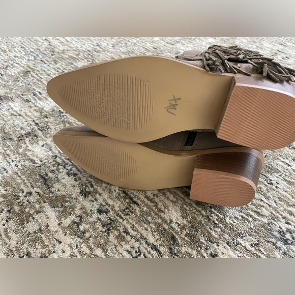 Naughty Monkey Tall Fringe Boots Size 8 Suede Taupe Rodeo Doll - Picture 7 of 10